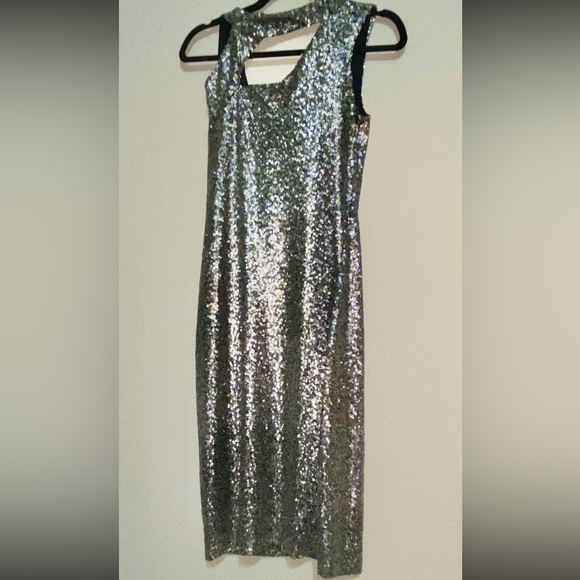 NWT Kevan Hall Studio Gold & Silver/Gunmetal Grey Sequin Dress w Cut Outs
Sz 14 - Picture 2 of 5